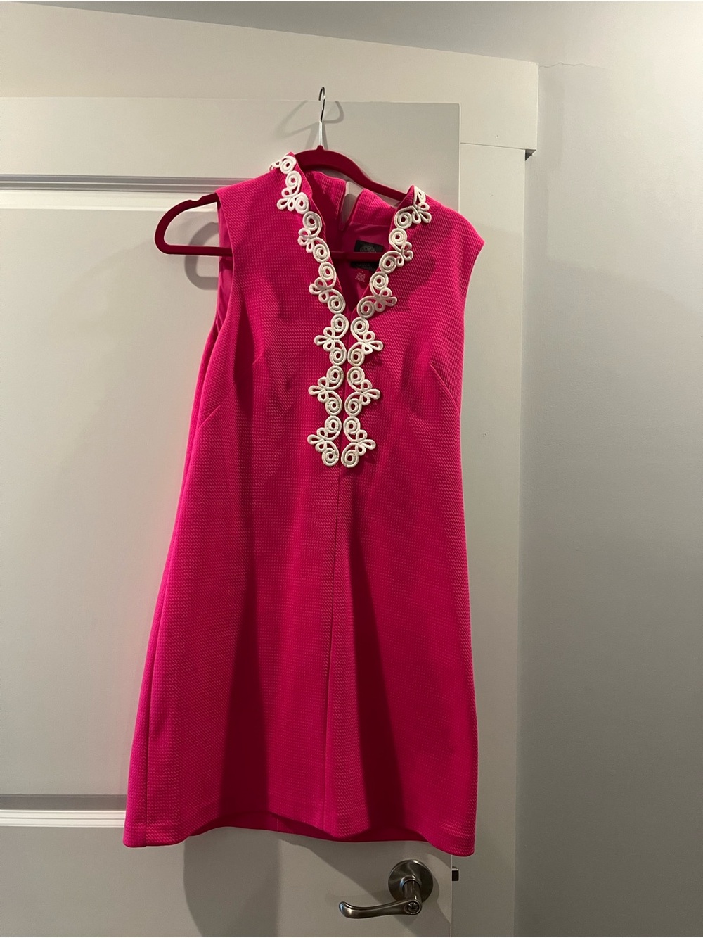 Vince Camuto Hot Pink Sleeveless Shift Dress with White Appliqué